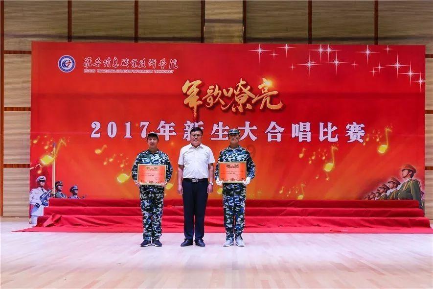 “酱香拿铁”热度难再现！瑞幸茅台再联名出“龙年巧克力”新品，有门店一上午仅售出三杯